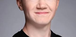 Aaron MacGregor : sa biographie, filmographie, et quelques photos