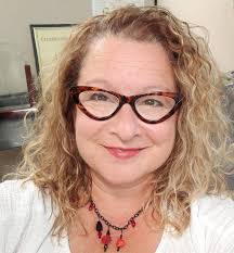 Shelly Roberts's Instagram, Twitter & Facebook