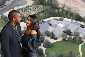 After more than six years of marriage, kim kardashian and kanye west called it quits. Inside Kim Kardashian West And Kanye West S Home Couple S Minimalist California Mansion Has A Selfie Perfect Theatre Homes And Property Evening Standard