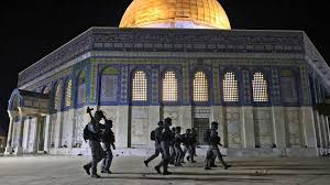 Police must immediately stop firing stun grenades at worshippers, and the youth must calm down and be quiet. by the end of the night, the palestine red crescent reported 88 people were hospitalised, many with wounds to. Vc6hxipubaxzcm