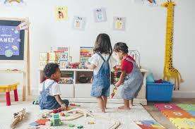 Ce ne sera pas une obligation mais celles qui le souhaitent pourront continuer à travailler. Une Mam Ou Maison D Assistantes Maternelles C Est Quoi Hello Tribu