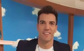 Fernando, el ingeniero de GH se sube a la radio y juega al hombre sexy