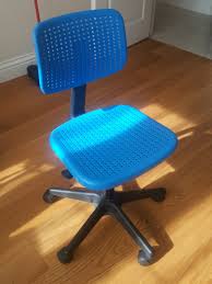 Çocuğunuz için güvenli ve kaliteli karyola yatak beslenme ve genç ve çocuk odaları için ders çalışma masası ve dönen sandalye modelleri farklı renk seçenekleriyle ikea da. Ikea Cocuk Calisma Sandalyesi Modelleri Ve Fiyati Dekopasaj