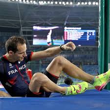 Der franzose überquerte beim hallenmeeting im. Leichathletik Wm Renaud Lavillenie Raus Holzdeppe Im Stabhochsprung Finale