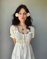 The One Minutes Series - A Glimpse of Hayley McLaughlin