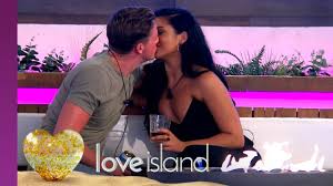 First Look Alex Lays It On Alexandra And Laura S Got Competition Love Island 2018 Youtube