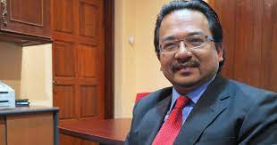Tetuan khalek awang & associates adalah merupakan lapangan terakhir beliau dalam mencedok segala pengalaman sebelum beliau merancang untuk membuka firma guaman sendiri. Para Peguam Khalek Awang Associates