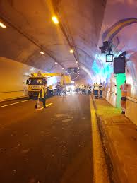 Il a été récupéré par les pompiers et transporté à l'hôpital. Exercice Simulation D Un Accident Dans Le Tunnel Du Pas De L Escalette Autoroute A75 L Etat Acteur Dans Le Departement Actualites Accueil Les Services De L Etat Dans L Herault