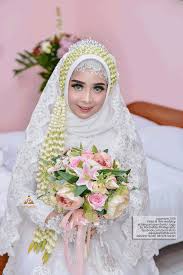 Sama dengan model kebaya chacha frederica dalam suatu pemotretan. Foto Pengantin Muslimah Hijab Syar I Cantik Modern Jogja Fotografer Pernikahan Prewedding Wedding Photographer Jogja Yogyakarta Indonesia