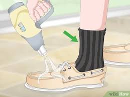 3 Ways to Stretch New Shoes - wikiHow