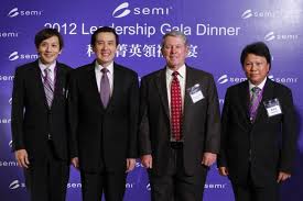 南臺科技大學（英語：southern taiwan university of science and technology）簡稱南科大，是位於臺灣的一所科技大學，以「信」「義」「誠」「實」為校訓。「樂育英才」、「造福社會，建設國家」為創校宗旨；以「 學術及技術並重」為教育內容。 è³ 12å¹´ä¸é›¢ä¸æ£„ è³£æŽ‰è‚¡åŽæ¼¢å¾®ç§' 300å„„å…¥è¢‹çš„å‚³å¥‡å¤§è‚¡æ± é¢¨å‚³åª'