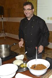 Sergio fernández es miembro del comité ejecutivo nacional del polo democrático, de la línea del moir, y fue vocero de la mesa amplia nacional estudiantil (mane). Sergio Fernandez La Demanda De La Cocina De Los Recuerdos Crecera Eleconomista Es