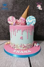 Drip Cake Gourmands Aux Couleurs Pastel Layer Cake Bleu Rose Avec Deco Cornet De Glace Bonbons Idee Gateau Anniversaire Idee Gateau Gateau Minecraft