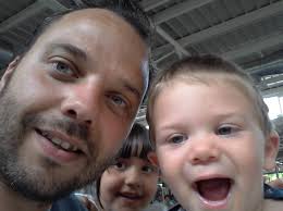 TEGOLE SOLARI PER PRODURRE ENERGIA GREEN Gli sviluppi ingegneristici in  ambito fotovoltaico hanno permesso un'evoluzione degli attuali sistemi per  la produzione di energia green che aumenta l'efficienza dei pannelli e ne  diminuisce