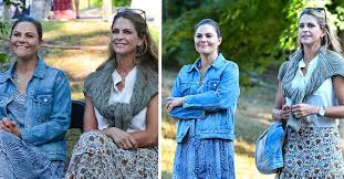 ﻿ jag kommer hem igen to jul med peter jöback i huvudrollen. Here Crown Princess Victoria And Princess Madeleine Are Reunited