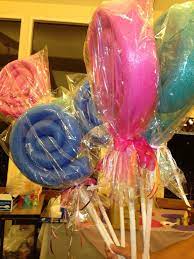 Decorating will have to wait, so i'll make my giant wrapped candy decorations a few days ago i thought i would clear out the family room and start decorating it for christmas. Outdoor Diy Candyland Christmas Decorations Novocom Top