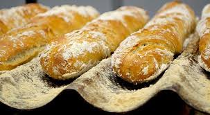 La Decroustillance Menace La Baguette De Tradition Francaise Paris Food Food Demi Baguette Recipe