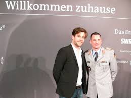Wir möchten ihnen hier ein haus mit vier zimmern zeigen, die sich über zwei etagen auf rund 338 m² wohnen verteilen. Photocall Mit Kate Hudson Anne Hathaway Zur Hollywoodkomodie Bride