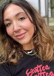 Angela Bartz's Instagram, Twitter & Facebook