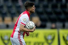 De amerikaan tekent voor één jaar (met een optie van nog een seizoen). Blind En Huntelaar Hebben Geen Medelijden Met Vvv Waren Op Zoek Naar Een Monsterscore Foto Gelderlander Nl