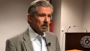 Bare faren overlevde da Thomas sendte leiemorder på familien. Nå har han  reddet sønnens liv