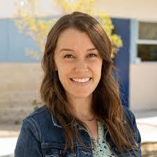 Kari Akers's Instagram, Twitter & Facebook