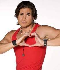 El chavo tiene 20 años y, para darle vida, tuve que bajar de peso y cortarme el pelo para lucir más joven, dice daniel arenas, quien habla entusiasmado del tejemaneje que se arma con su. Pin On Platonic Love