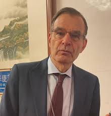 Diplomatic take: Envoys welcome govt work report