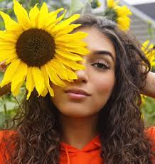 As a new commer, hello everyone, My name is Samira Parsa and I'm a  photographer, sometimes I need models 'n hairstylists so I recently joined  to the group Hope you all be