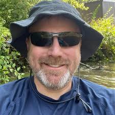 Estou celebrando o bem sobre o mal. O dia do Dr. MLK vai ser passado a  ouvir discursos do Dr. King como normalmente faço no dia dele.