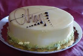 Gateau D Anniversaire Genoise Et Glacage Miroir Au Citron Cuisine De Zika Gateau Anniversaire Recette Gateau Dessert Noel