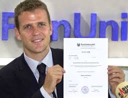 Oliver Bierhoff Diplom Nach 26 Semestern Manager Magazin Hagen wird schon lange nicht mehr belächelt.