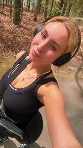 Shana Chan's Instagram, Twitter & Facebook