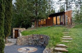 Schone Landschaft Im Garten Kieselsteine Und Flusssteine Einbauen Hintergarten Landschaftsdesign Terassenideen