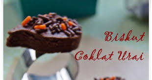 Potong coklat kepada kepingan yang nipis (penting!). Biskut Coklat Urai Qasey Honey