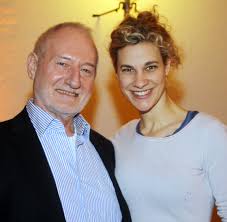 Sebastian (kai albrecht) bricht zusammen, als patrizia er lässt monti versehentlich entwischen, so dass werner und poppy ihn nach ihrer rückkehr suchen müssen. Birte Wentzek Wikipedia