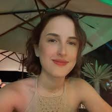 Reminds me of the episode of Atlanta when Vanessa was rolling around  beating ppl with that baguette 😂