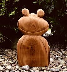 Für drinnen und draussen geeignet. Holzfigur Skulptur Frosch Holzfiguren Bauen Mit Holz Skulpturen