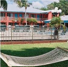 Sanibel island is a small barrier island located along the gulf of mexico, known for its shell beaches and wildlife. Hotel Holiday Inn Sanibel Island Sanibel Island Centraldereservas Com