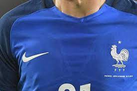 Soyez fiers de représenter les bleus. Girafe Deteste Embauche Maillot Nike Equipe De France 2014 Capbretontriathlon Com