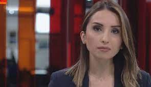 Ankara üniversitesi hukuk fakültesi'nde okurken aynı zamanda gazetecilik de yapan cıvaoğlu, akis dergisi ve yeni i̇stanbul gazetesinde muhabir olarak çalıştı. Cnn Turk Sunucusu Coronavirus E Yakalandi