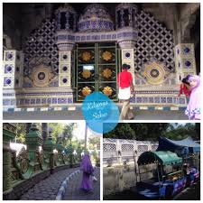 Masjid tiban sanan turen tiban malang, kabarnya di bangun oleh jin dalam satu malam, dan ke indahannya masjid tiban malang bangunan dengan arsitektur bergaya timur tengah yang terlihat pengunjung wajib tahu.!!! Masjid Megah Dengan Arsitektur Beragam Hasil Mimpi Pemilik Pesantren Masjid Tiban Di Turen Malang Jawa Timur Keluarga Sirkus