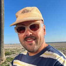 Avec autant bon goût en cuisine, pas étonnant que le chef @laurent.dagenais  ait choisi des @garrettleight 🧈🕶️ Lien en bio pour voir les  disponibilités dans nos boutiques !🤙 #DoyleOpto #DoyleMoments #Doyle&Moi  #GarrettLeight #