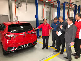 Dapatkan maklumat mengenai kereta terpopuler paling popular yang dicari. Ahmad B Maslan On Twitter Perodua Myvi Di Pusat 3s Perodua Yusmanida Auto Di Persiaran E1 1 Sri Pristana Sgbuloh Selangor Perodua Kereta Terlaris Malaysia Pusat Jualan Servis Milik Shahrizal Seorng Akitek