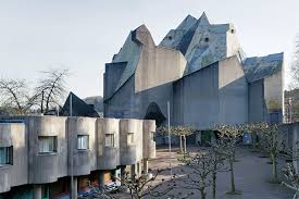 Das gebäude gilt als eines der herausragenden werke von gottfried böhm und begründete seinen weltruhm als architekt mit. Heilsversprechen In Beton Architektur Espazium