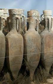 De la creatividad, entendida como la capacidad humana de imaginar algo que no existe, nace ánforas de mar. Anforas Romanas Ancient Pottery Antique Ceramics Ancient Artifacts