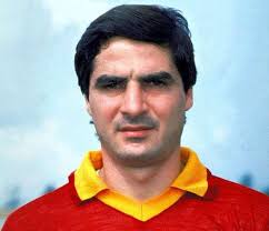 24 anni fa ci lasciava il capitano agostino di bartolomei. Agostino Di Bartolomei Sensibilita E Serieta Di Un Campione Dimenticato Presto