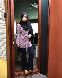Sejak melahirkan adam malique pada 7 februari lalu, penyampai radio sinar fm, feeya iskandar atau lebih mesra disapa sebagai cik piah, mengakui rutin hidupnya kini berubah 360 darjah. Suria Fm Jom Dengarkan Cik Piah Pok Pek Sekarang Di Gaya Facebook