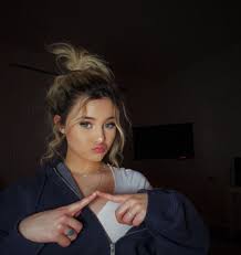 Being born to famous parents, alabama has been in the public eye since she was a baby, and is now a singer, songwriter and social media personality. Alabama Luella Wiki Facts Age Net Worth Parents Height