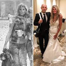 Woman In Iconic 9 11 Photo Hires The Same Photographer For Her Wedding 17 Years Later Photographer Street Photography Black And White Photographs